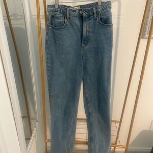 Abercrombie 90s straight leg Jean. Curve love